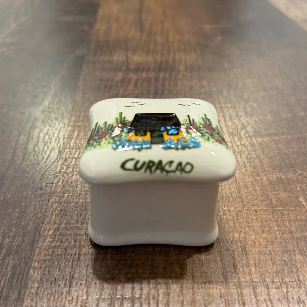 Curaco ceramic jewelry box